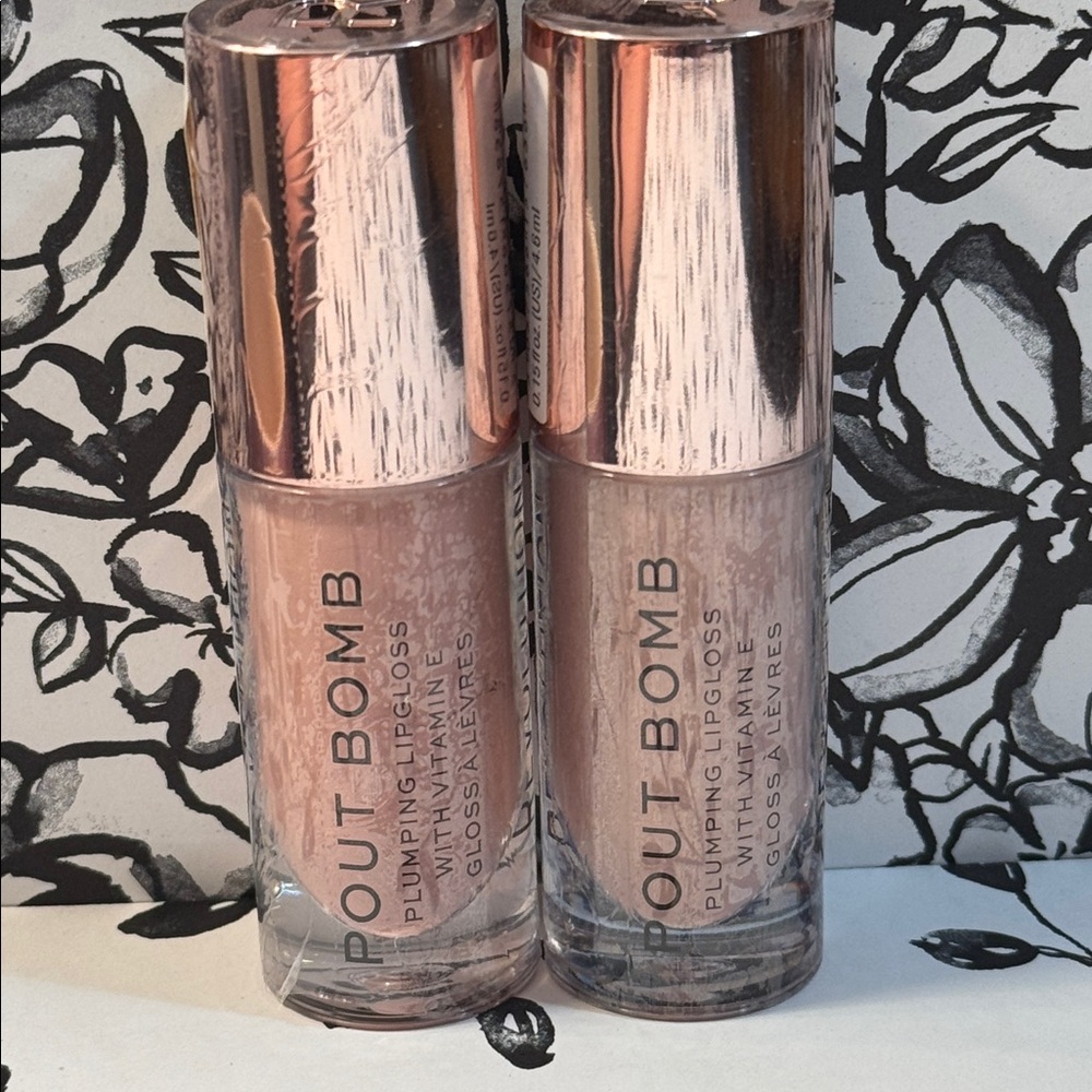 2-Revolution Pout Bomb Plumping Lipgloss with Vit E color is Candy.